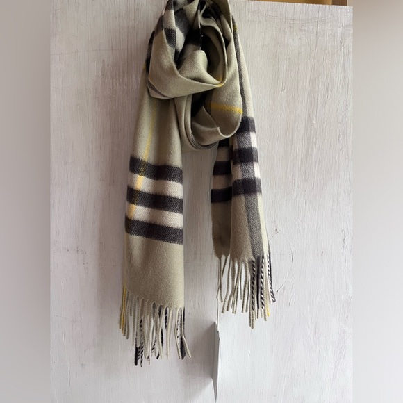 BURBERRY Giant Icon Check Cashmere Scarf- Hunter - Picture 4 of 12
